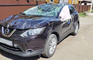 Туристка опрокинула автомобиль, проезжая по мостику в Манжероке Туристка опрокинула автомобиль, проезжая по мостику в Манжероке