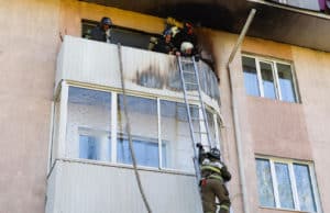 В Горно-Алтайске потушили пожар на балконе в трехэтажном доме
