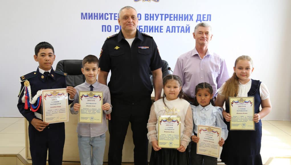 Победители конкурсов «Я рисую День Победы» и «Полицейский Дядя Степа» получили награды Победители конкурсов «Я рисую День Победы» и «Полицейский Дядя Степа» получили награды