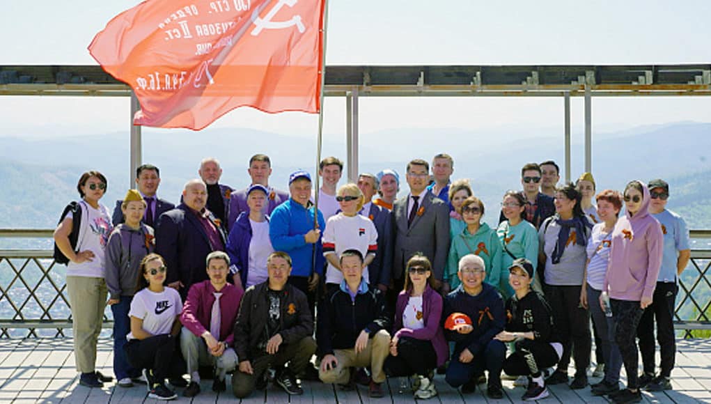 Руководители парламентских фракций совершили восхождение на Тугаю