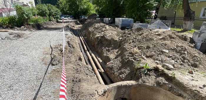 В Горно-Алтайске благоустраивают двор по улице Чорос-Гуркина, 41