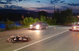 Госпитализированы два подростка, которые на мотоцикле врезались в автомобиль Госпитализированы два подростка, которые на мотоцикле врезались в автомобиль