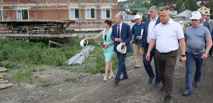 Глава республики проинспектировал строительство детсадов