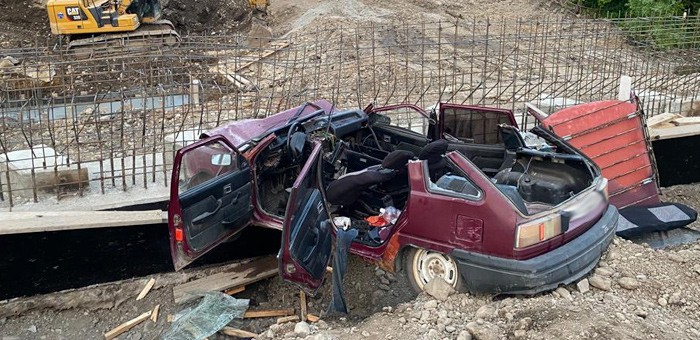 В Горно-Алтайске нетрезвая автоледи влетела в строительный котлован
