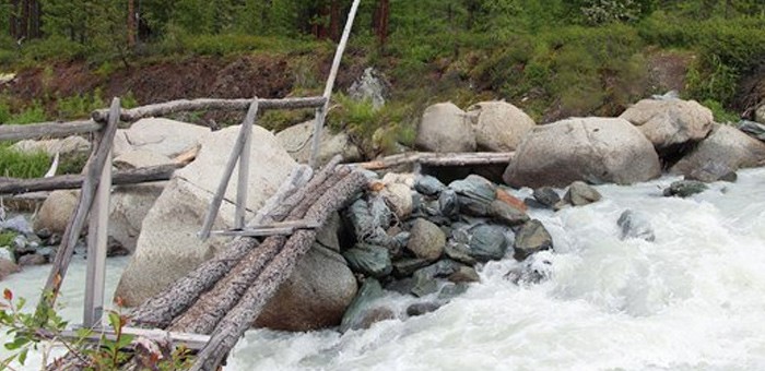 Туристку из Санкт-Петербурга унесло водой на пути к подножию Белухи