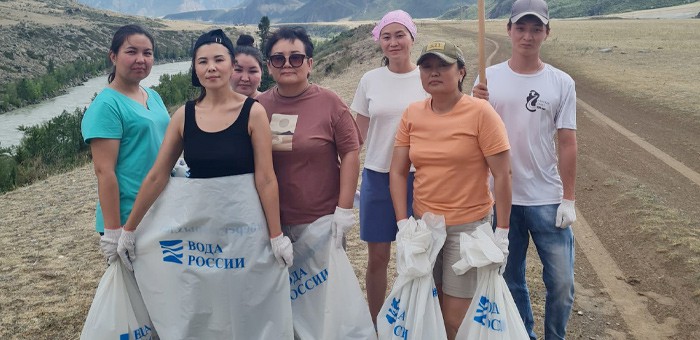 Волонтеры очистили берега 48 рек и трех озер в Республике Алтай