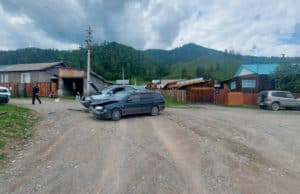 В Онгудае столкнулись Toyota Caldina и Lexus RX В Онгудае столкнулись Toyota Caldina и Lexus RX