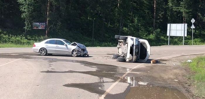 Автомобили столкнулись возле поворота на Озерное