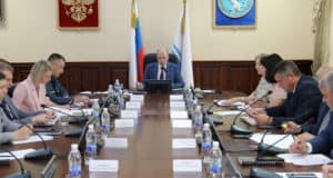Глава республики провел совещание с руководителями районов и города