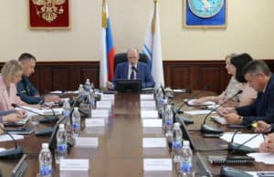 Глава республики провел совещание с руководителями районов и города