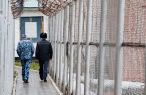 Бывший сотрудник колонии незаконно отпустил заключенного на побывку домой Бывший сотрудник колонии незаконно отпустил заключенного на побывку домой