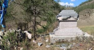 Полицейские нашли вандала, который разрушил субурган около Боочи