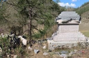 Полицейские нашли вандала, который разрушил субурган около Боочи