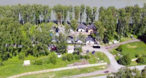 Суд обязал «пасечников» снести свои «домики» на Каянчинском плесе