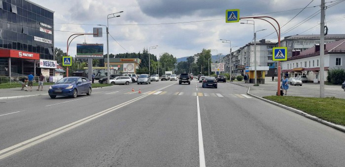 В районе Кирзавода на пешеходном переходе сбили молодого человека