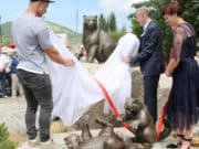 В Горно-Алтайске открыли Аллею снежного барса В Горно-Алтайске открыли Аллею снежного барса