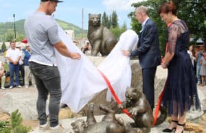 В Горно-Алтайске открыли Аллею снежного барса
