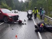 Автоледи чуть не погубила мотоциклистку Автоледи чуть не погубила мотоциклистку