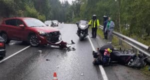 Автоледи чуть не погубила мотоциклистку Автоледи чуть не погубила мотоциклистку