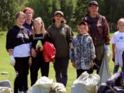 В Мараловодке волонтеры очистили берег Катуни В Мараловодке волонтеры очистили берег Катуни