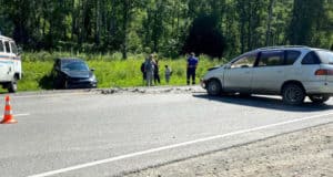 Две иномарки столкнулись на Чуйском тракте, в каждой машине пострадали дети Две иномарки столкнулись на Чуйском тракте, в каждой машине пострадали дети