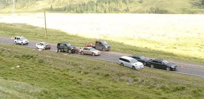 Массовое ДТП с участием шести автомобилей произошло на Чуйском тракте