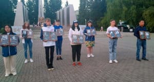 В Горно-Алтайске почтили память детей – жертв войны в Донбассе В Горно-Алтайске почтили память детей – жертв войны в Донбассе