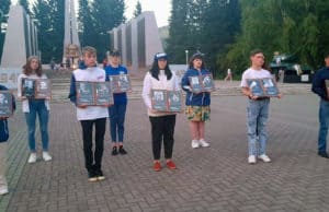 В Горно-Алтайске почтили память детей – жертв войны в Донбассе В Горно-Алтайске почтили память детей – жертв войны в Донбассе
