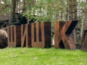 Возле парк-отеля «Шишка» снесли ограждение Возле парк-отеля «Шишка» снесли ограждение
