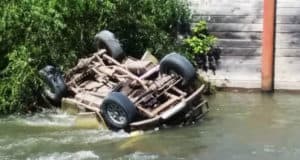 УАЗ 3152 упал в Элекмонарку, водитель в тяжелом состоянии УАЗ 3152 упал в Элекмонарку, водитель в тяжелом состоянии