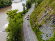 Смертельно опасный участок на Чуйском тракте в очередной раз освятил священник Смертельно опасный участок на Чуйском тракте в очередной раз освятил священник