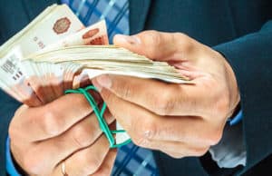 Адвоката, вымогавшего у клиента взятку для судьи, приговорили к штрафу