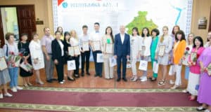 Глава республики встретился с лучшими выпускниками и их учителями