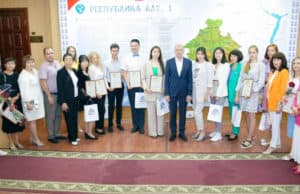 Глава республики встретился с лучшими выпускниками и их учителями