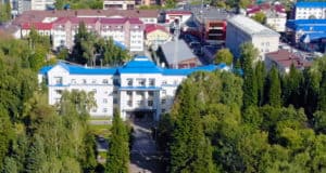 Александра Алисова будут судить за покупку дорогих машин для правительства Александра Алисова будут судить за покупку дорогих машин для правительства