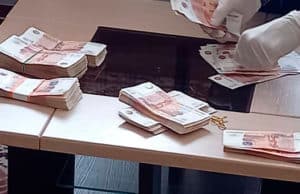 Деньги, найденные при обысках бывшего министра здравоохранение и его помощника, обращены в доход государства