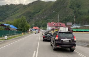 Турист на Toyota Land Cruiser устроил массовое ДТП в Манжероке
