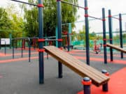 В школах устанавливают спортивные площадки