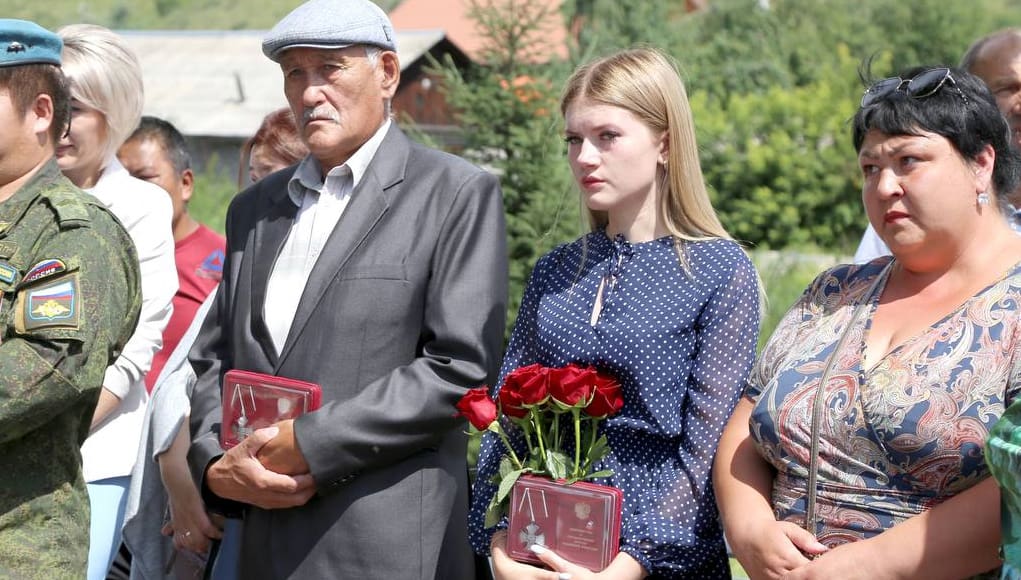 Еще два воина с Алтая посмертно награждены орденами Мужества