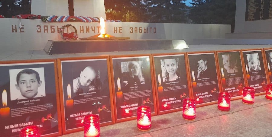 В Горно-Алтайске почтили память детей – жертв войны в Донбассе