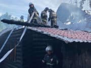 В Горно-Алтайске сгорел дом, возможно, из-за поджога В Горно-Алтайске сгорел дом, возможно, из-за поджога