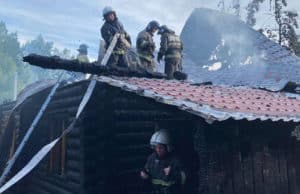 В Горно-Алтайске сгорел дом, возможно, из-за поджога В Горно-Алтайске сгорел дом, возможно, из-за поджога