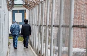 Осужденный получил дополнительный срок за нападение на сотрудника колонии Осужденный получил дополнительный срок за нападение на сотрудника колонии