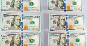 Иностранец пытался дать взятку сотруднику таможни и был задержан Иностранец пытался дать взятку сотруднику таможни и был задержан