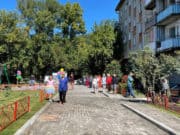 Еще один двор благоустроили в Горно-Алтайске Еще один двор благоустроили в Горно-Алтайске