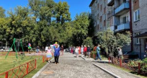 Еще один двор благоустроили в Горно-Алтайске