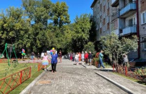 Еще один двор благоустроили в Горно-Алтайске Еще один двор благоустроили в Горно-Алтайске
