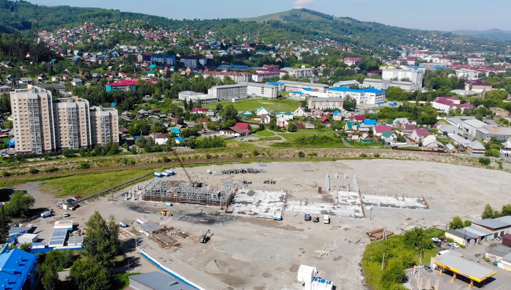 В Горно-Алтайске продолжается строительство школы №7