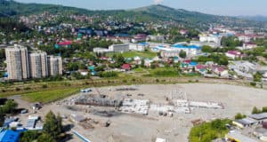 В Горно-Алтайске продолжается строительство школы №7