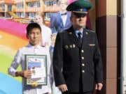 Школьника из Горно-Алтайска наградили за помощь в поимке нарушителей госграницы Школьника из Горно-Алтайска наградили за помощь в поимке нарушителей госграницы